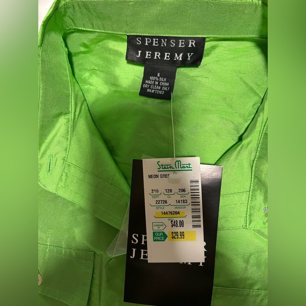NWT, 100% silk women’s sz small green, 3/4 length sleeves, button up, soft, new - Picture 5 of 5